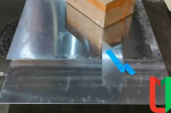 Алюминиевый лист 1х300х300 мм АМГ2М анодированный